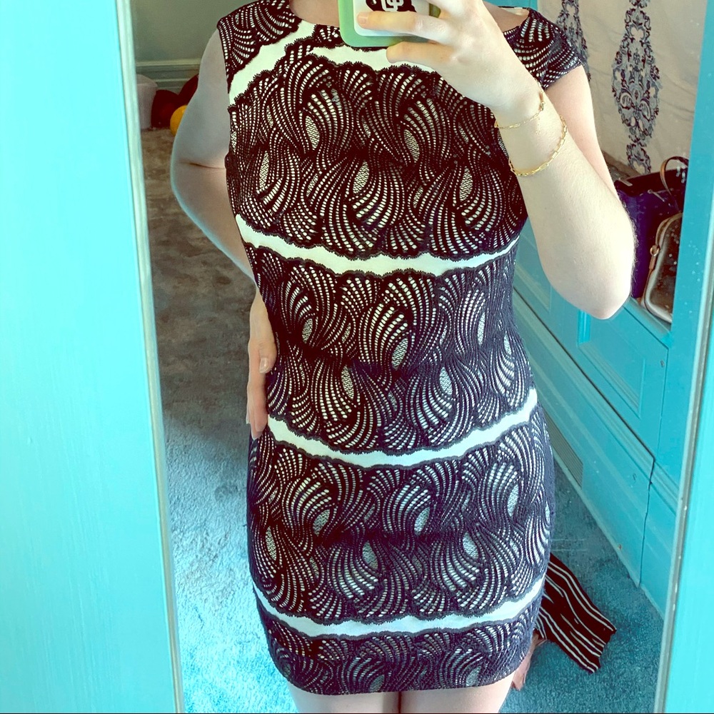 BEBE BODY-CON DRESS